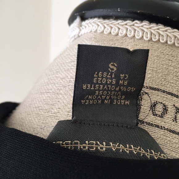 Banana Republic Factory wrap top size S in black - Picture 2 of 3